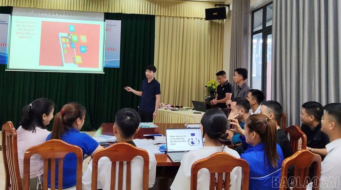 Đào tạo đội ngũ giảng viên nguồn về an toàn không gian mạng.