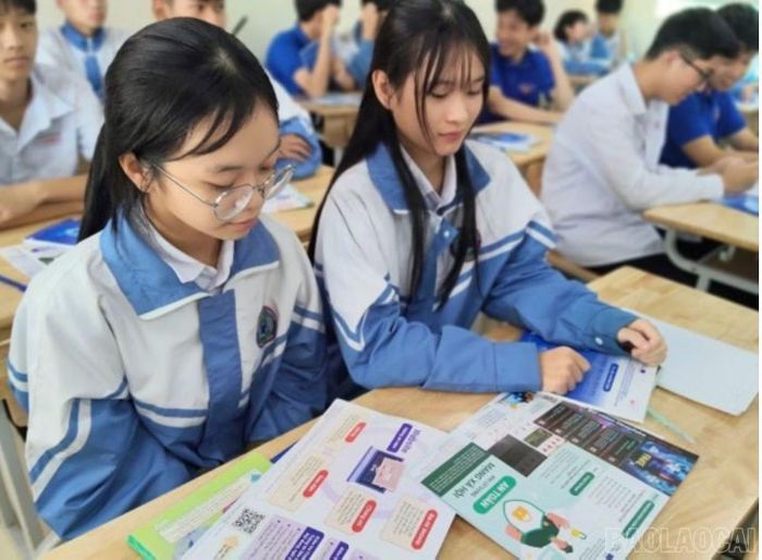 Thanh niên được trang bị kiến thức, kỹ năng phòng tránh rủi ro trên không gian mạng.
