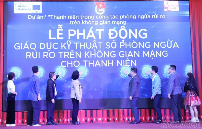 Lễ phát động giáo dục kỹ thuật số để phòng ngừa rủi ro trên không gian mạng cho thanh niên.