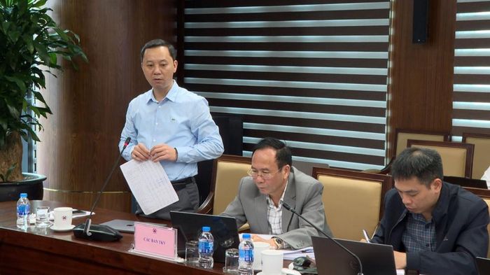  Trưởng Ban Đầu tư Tập đoàn Đinh Trung Kiên báo cáo tại buổi làm việc