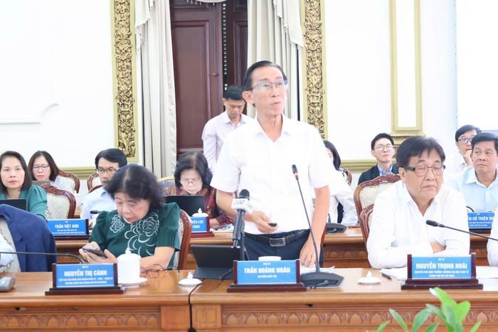 PGS.TS Trần Hoàng Ngân chia sẻ tại hội thảo.