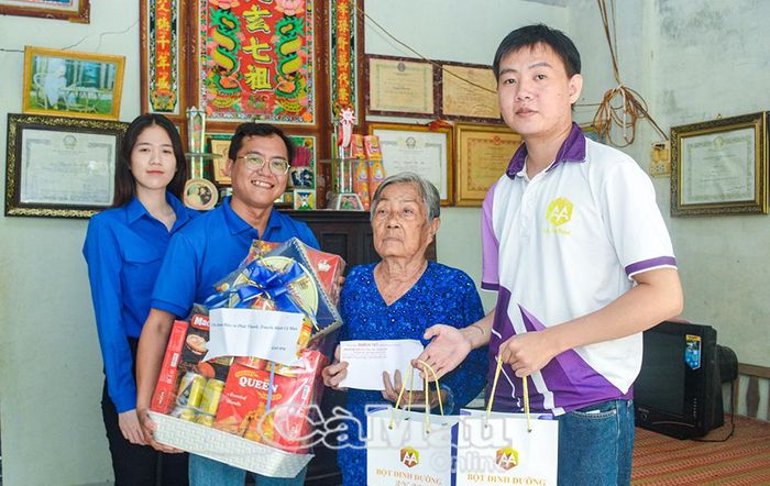 Hoạt động thăm hỏi các Mẹ VNAH được duy trì như hành trình tri ân xuyên suốt trong hoạt động của nhiều cơ sở Ðoàn.