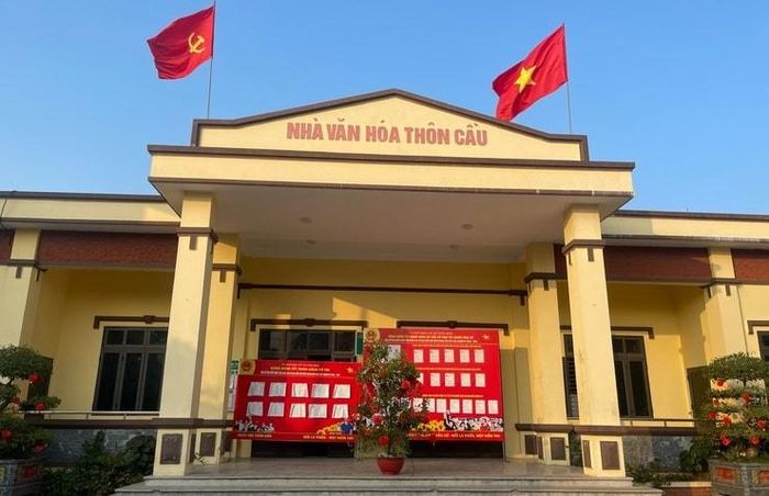 Nhà văn hóa thôn Cầu đã sẵn sàng cho ngày hội toàn dân đi bầu cử. Ảnh: Phùng Lương