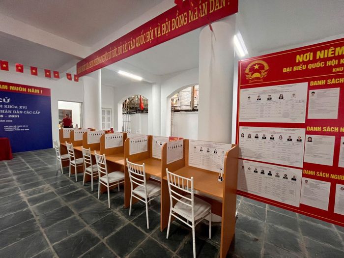 Khu vực bỏ phiếu được chuẩn bị trang trọng. Ảnh: Tuyết Minh