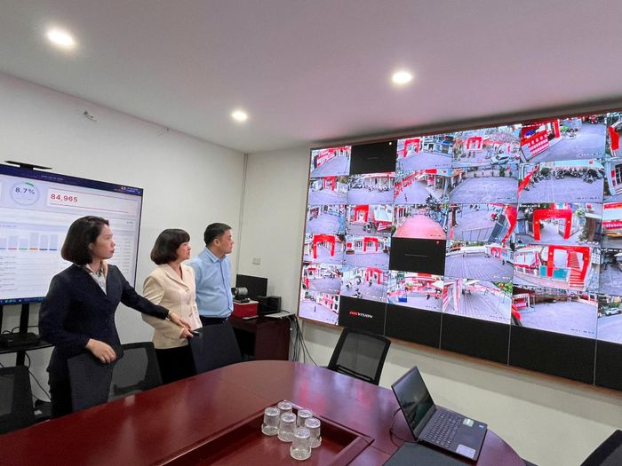 Phường Bồ Đề thích ứng nhanh với ứng dụng công nghệ số trong tổ chức bầu cử. Ảnh: Tuyết Minh