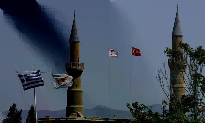 "Khi giá dầu tăng mạnh do việc phong tỏa eo biển Hormuz và Iran kích hoạt các 'tế bào ngầm' của mình, sự rạn nứt giữa Hy Lạp và Thổ Nhĩ Kỳ có thể trở thành tia lửa châm ngòi cho một cuộc chiến tranh toàn diện ở Địa Trung Hải".
