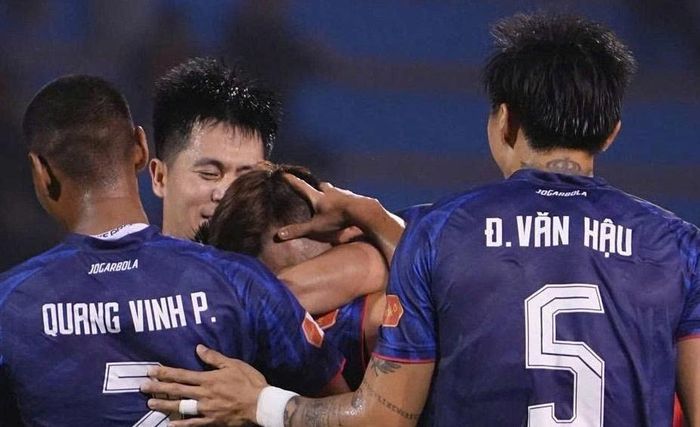  CLB CAHN duy trì ngôi đầu bảng. Ảnh: Công An Hà Nội FC. 