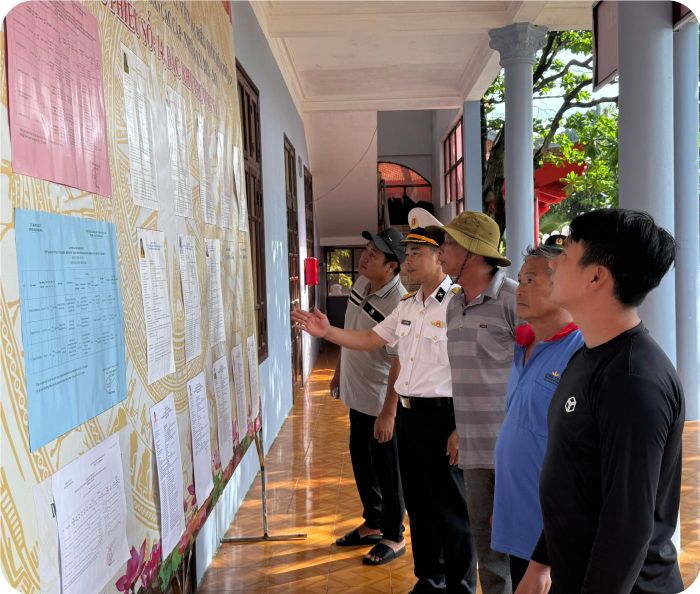 Trước ngày bầu cử, do được tuyên truyền từ sớm nên nhiều ngư dân đã chủ động vào đảo tìm hiểu thêm các quy định về bầu cử và tiểu sử tóm tắt của các ứng cử viên.