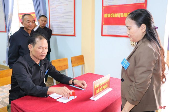 Từng công đoạn của quy trình bầu cử được thực hiện như trong ngày bỏ phiếu chính thức sắp tới.