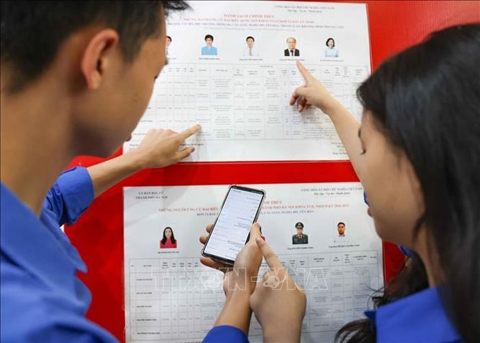 Thông tin ứng viên được tích hợp trên các tài nguyên số. Ảnh: Thanh Tùng