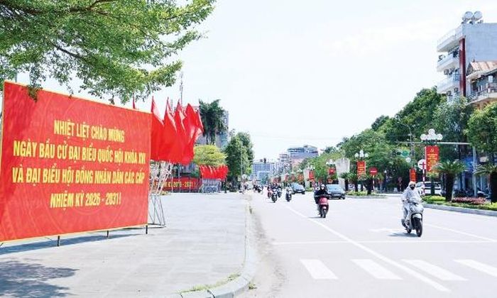  Nhiều tấm pano chào mừng cuộc bầu cử Đại biểu Quốc hội khóa XVI và đại biểu HĐND các cấp nhiệm kỳ 2026-2031 được trang hoàng tại các tuyến phố trên địa bàn phường Bắc Giang. 