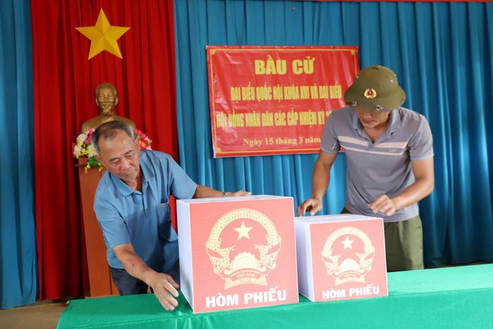 Chuẩn bị cơ sở vật chất tại điểm bỏ phiếu phục vụ công tác bầu cử