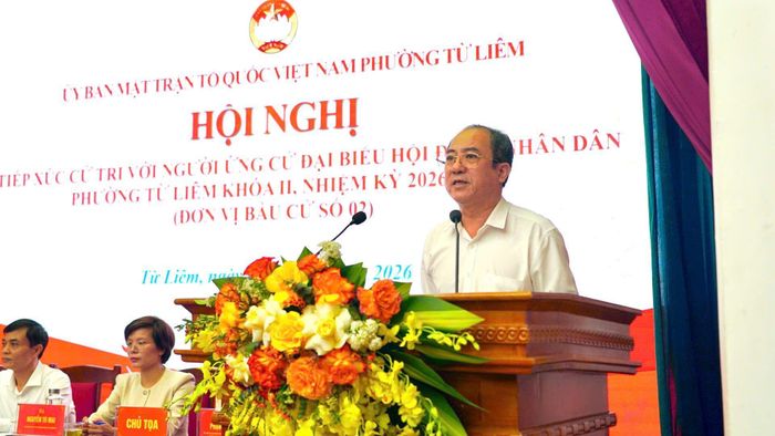 Ông Phạm Hải Hoạt, Chủ tịch Ủy ban MTTQ phường Từ Liêm tại Hội nghị Tiếp xúc cử tri.