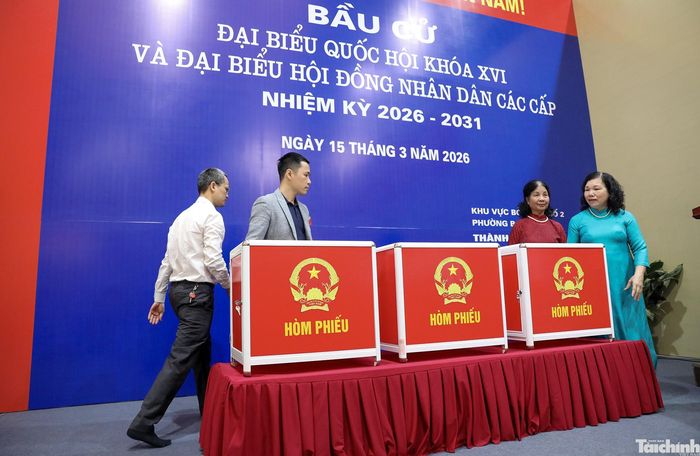 Công tác kiểm tra và niêm phong hòm phiếu được thực hiện nghiêm túc, đúng quy trình.