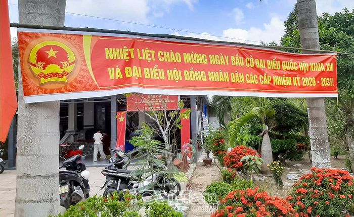  Tuyên truyền trực quan tại khu vực bỏ phiếu số 30 của Xã Trần Văn Thời, tỉnh Cà Mau đặt tại nhà ông Nguyễn Thanh Thảo (kinh Cơi Nhì, Ấp 10B).