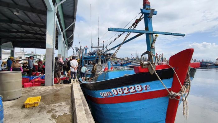 Tàu cá của ngư dân Tịnh Khê.