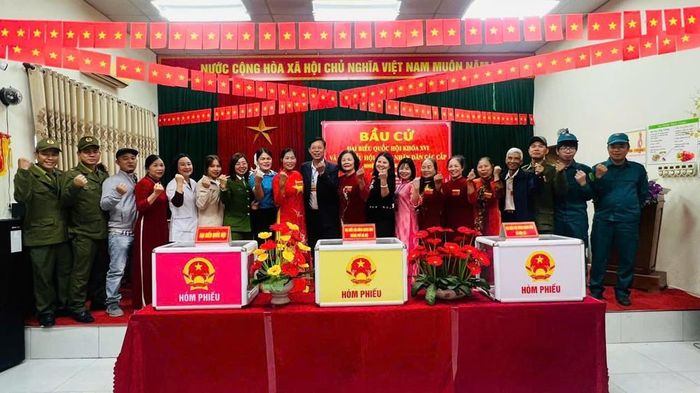 Công an xã Hòa Xá và chính quyền cơ sở thể hiện quyết tâm bảo vệ thành công ngày bầu cử