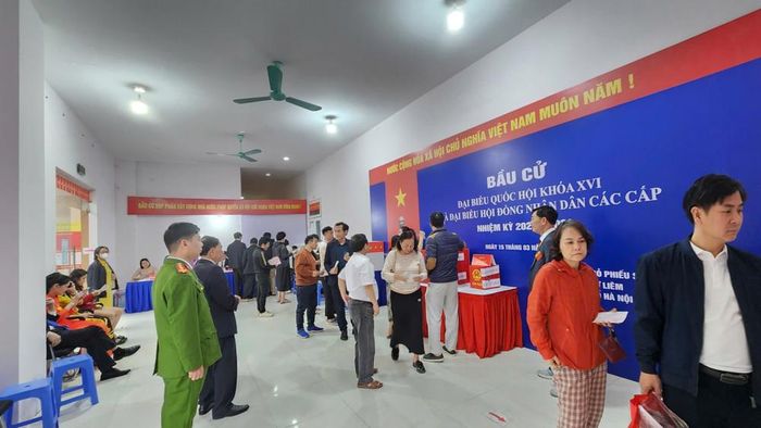 CBCS Công an phường Từ Liêm bảo vệ điểm bầu cử