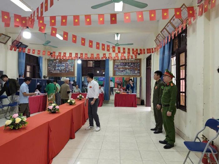 CBCS Công an xã Sơn Đồng thực hiện nhiệm vụ bảo vệ