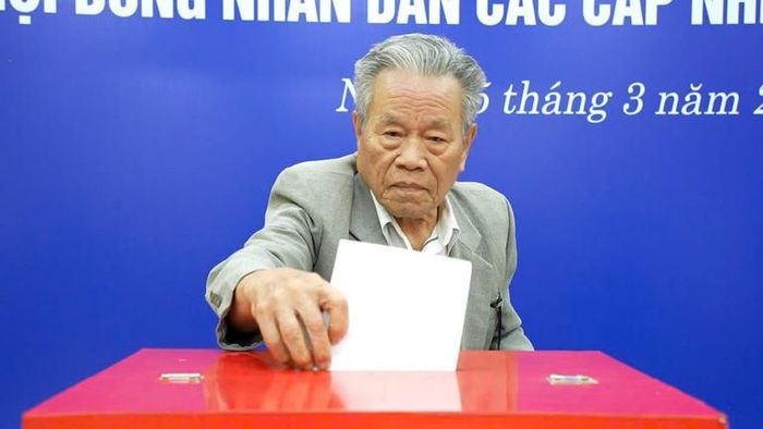 Cử tri Nghệ An gửi gắm niềm tin qua từng lá phiếu.