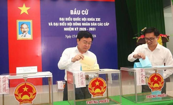 Ủy viên Trung ương Đảng, Bí thư Tỉnh ủy Tây Ninh Nguyễn Văn Quyết thực hiện quyền bỏ phiếu.