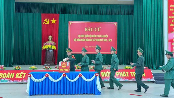 Các đơn vị tại đặc khu Cồn Cỏ đã tổ chức quán triệt các quy định, quy chế bầu cử tới cán bộ, chiến sĩ, bảo đảm 100% cử tri nắm chắc nội dung trước ngày bầu cử.