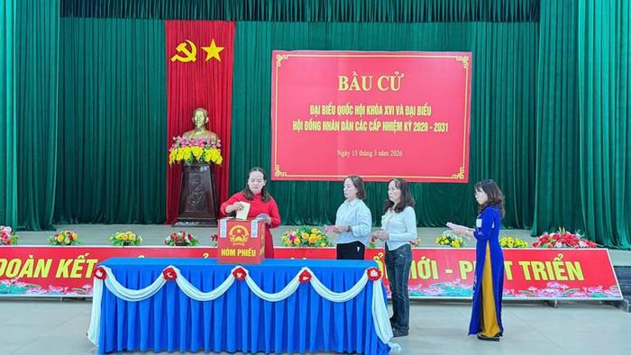Cử tri tại đặc khu Cồn Cỏ gửi gắm lá phiếu niềm tin và kỳ vọng.