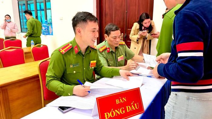 Sáng 15/3, Tổ bầu cử số 17, đơn vị bầu cử số 2 tại Bệnh viện 19-8 (phường Từ Liêm) đã tổ chức công tác bầu cử trong không khí nghiêm túc, trật tự.