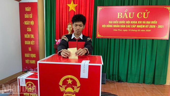 Cử tri Y Tha Ni Byah, 19 tuổi ở buôn Tuôr lần đầu đi bầu cử.
