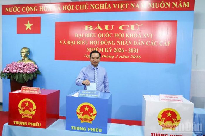 Đồng chí Nguyễn Văn Được, Ủy viên Trung ương Đảng, Phó Bí thư Thành ủy, Chủ tịch Ủy ban nhân dân Thành phố Hồ Chí Minh đã đến địa điểm bầu cử Khu vực số 2 từ rất sớm để thực hiện quyền bầu cử của mình.