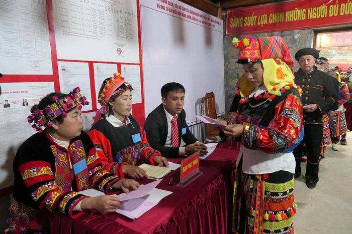 Khu vực bỏ phiếu số 3, xã Lũng Cú có hơn 500 cử tri thuộc các thôn Lô Lô Chải và thôn Séo Lủng.