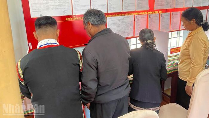Các cử tri lựa chọn đại biểu.
