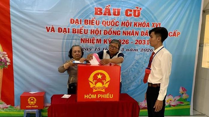 Cử tri phường Ninh Kiều, Cần Thơ bỏ phiếu bầu cử.
