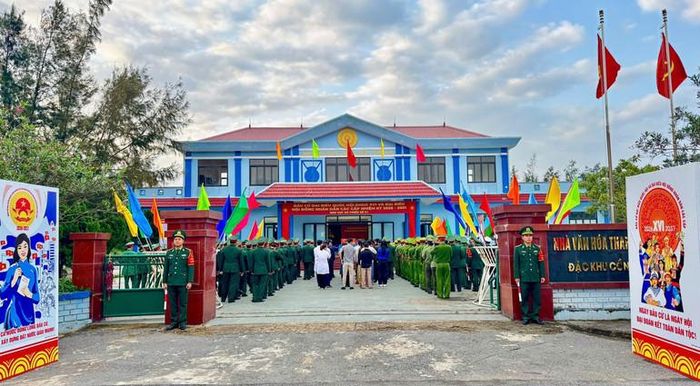 Toàn đặc khu có 1 điểm bỏ phiếu đặt tại Nhà văn hóa Thanh niên. Từ sáng sớm, cán bộ, chiến sĩ và người dân đặc khu Cồn Cỏ đã có mặt đông đủ để thực hiện quyền và nghĩa vụ công dân.