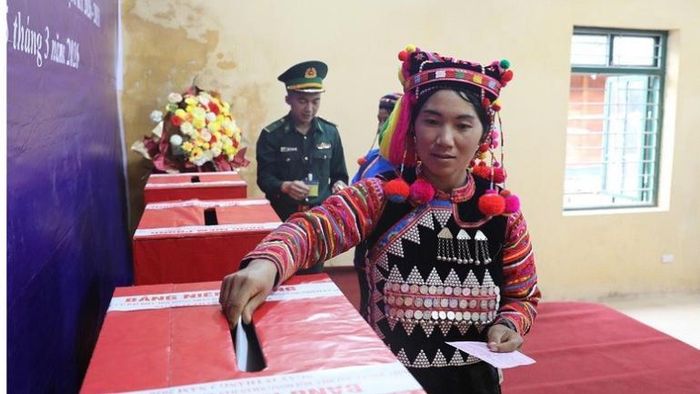 Cử tri xã biên giới Sín Thầu bỏ phiếu bầu đại biểu Quốc hội và Hội đồng nhân dân các cấp, nhiệm kỳ 2026-2021.