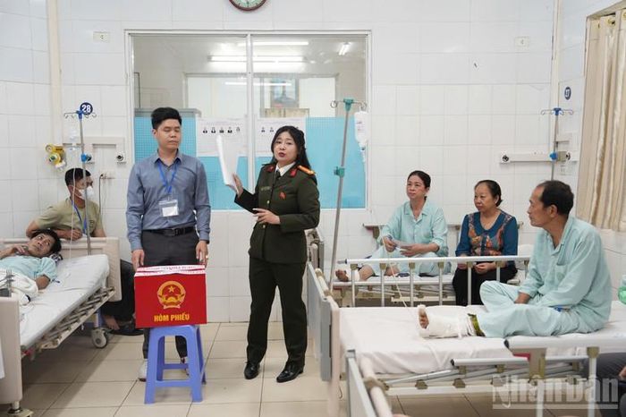 Ban Bầu cử của bệnh viện giới thiệu về các ứng cử viên và phương thức bầu cử.