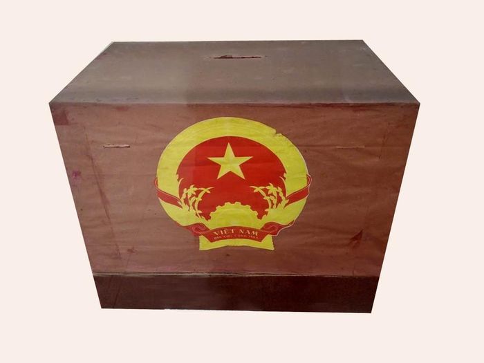 Chiếc hòm phiếu sử dụng tại Tổ bầu cử số 36, Tiểu khu Hàng Trống (Hà Nội).