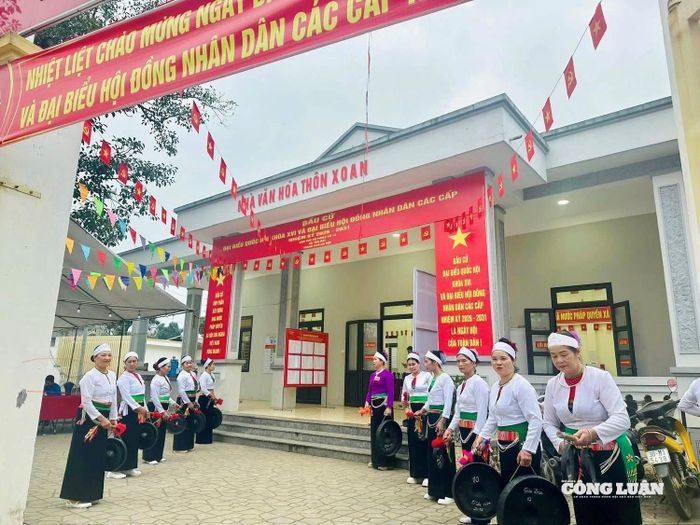 Điểm nhấn nổi bật trong ngày bầu cử của xã Yên Bài là không gian văn hóa truyền thống của dân tộc Mường.