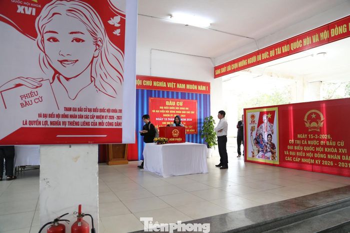  Trong ngày bỏ phiếu, Tổ bầu cử bố trí khung giờ cho cử tri gen Z bỏ phiếu theo các khối nhà. Các nhà trưởng chịu trách nhiệm thông báo, hướng dẫn cử tri tham gia bầu cử đầy đủ, thực hiện quyền và nghĩa vụ của mình. 