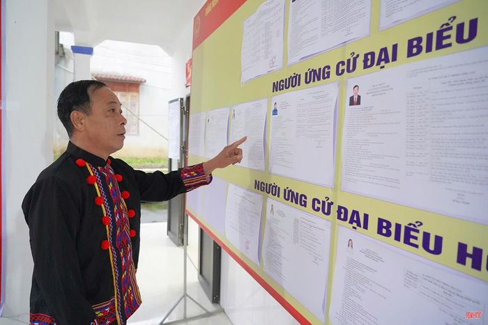 Khu vực bỏ phiếu tại nhà văn hóa thôn Trưng (xã Sơn Kim 1) có 780 cử tri tham gia bầu cử (Ảnh: Sĩ Hoàng).
