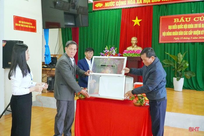 Các quy trình bầu cử được thực hiện bài bản, đúng luật định.