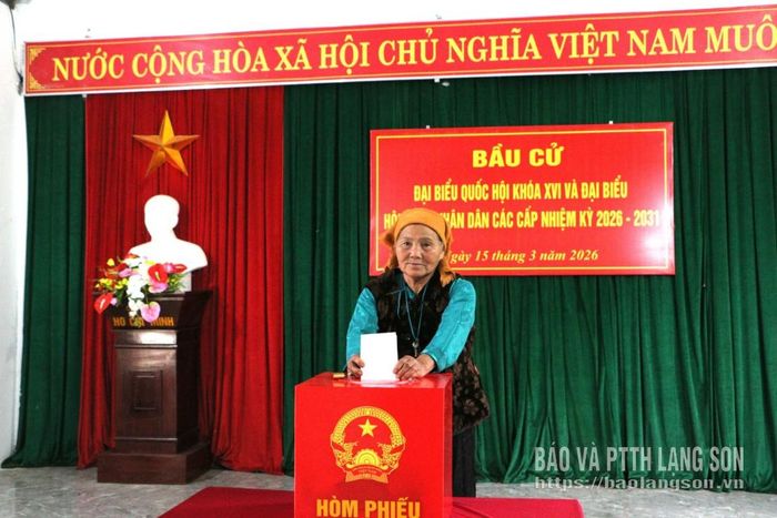 Cử tri thôn Nà Bung, xã Điềm He bỏ phiếu bầu đại biểu Quốc hội khóa XVI và đại biểu HĐND các cấp nhiệm kỳ 2026 - 2031
