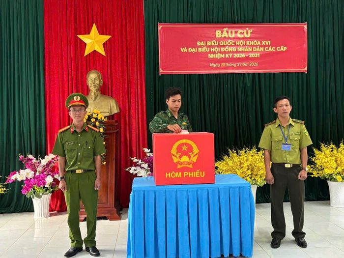 Cử tri Hòn Khoai bỏ phiếu, lựa chọn những đại biểu xứng đáng đại diện cho ý chí và nguyện vọng của nhân dân