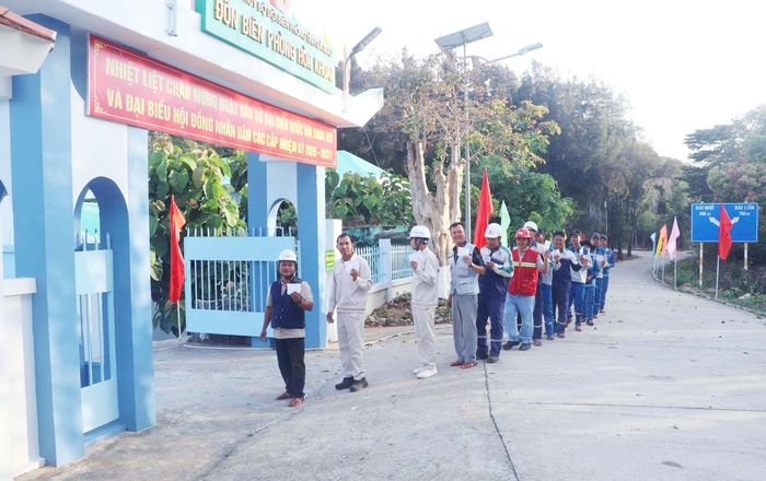 Cử tri Hòn Khoai đi bầu cử từ sáng sớm