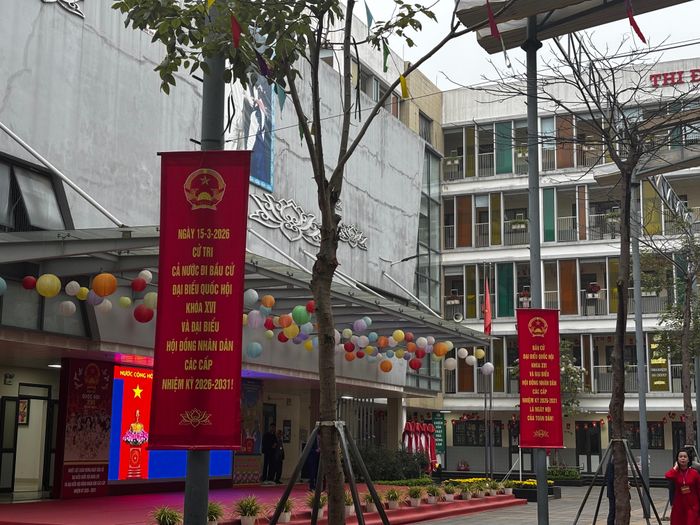  Băng rôn, khẩu hiệu được treo trang trọng