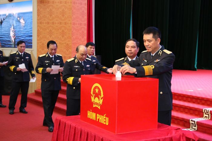 Cử tri Bộ Tư lệnh Quân chủng Hải quân bắt đầu bỏ phiếu bầu ĐBQH khóa XVI và đại biểu HĐND các cấp nhiệm kỳ 2026-2031