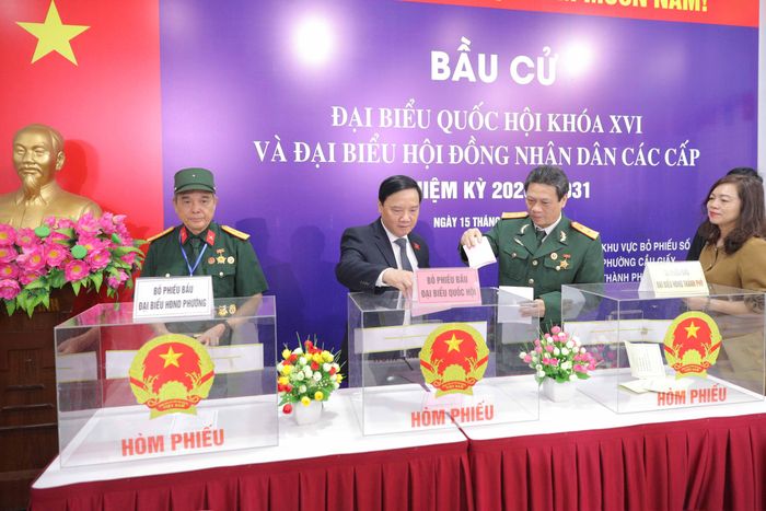 Phó Chủ tịch Quốc hội Nguyễn Khắc Định bỏ phiếu bầu đại biểu Quốc hội khóa XVI và đại biểu HĐND các cấp nhiệm kỳ 2026-2031