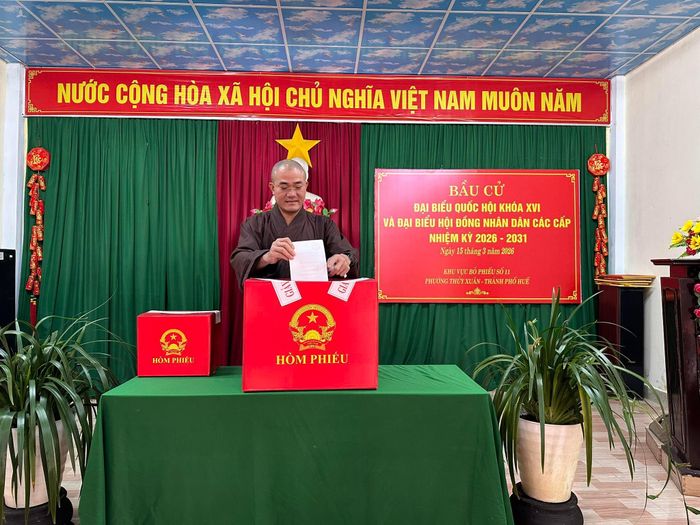 Cử tri là tăng ni tham gia bỏ phiếu thể hiện quyền và nghĩa vụ của mình