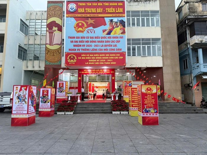 Toàn cảnh khu vực bỏ phiếu tại phường Nha Trang trong sáng 15/3