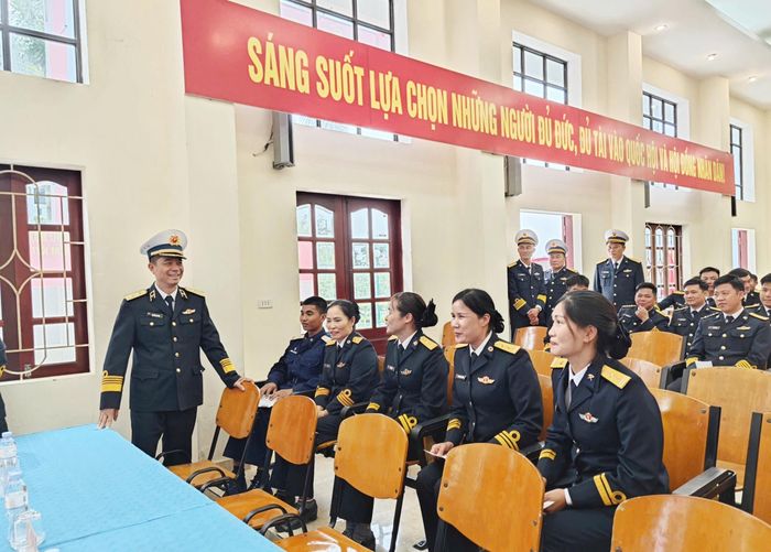 Chính ủy Quân chủng Hải quân, Phó Đô đốc Nguyễn An Phong với các cử tri Lữ đoàn Đặc công 126 Hải quân